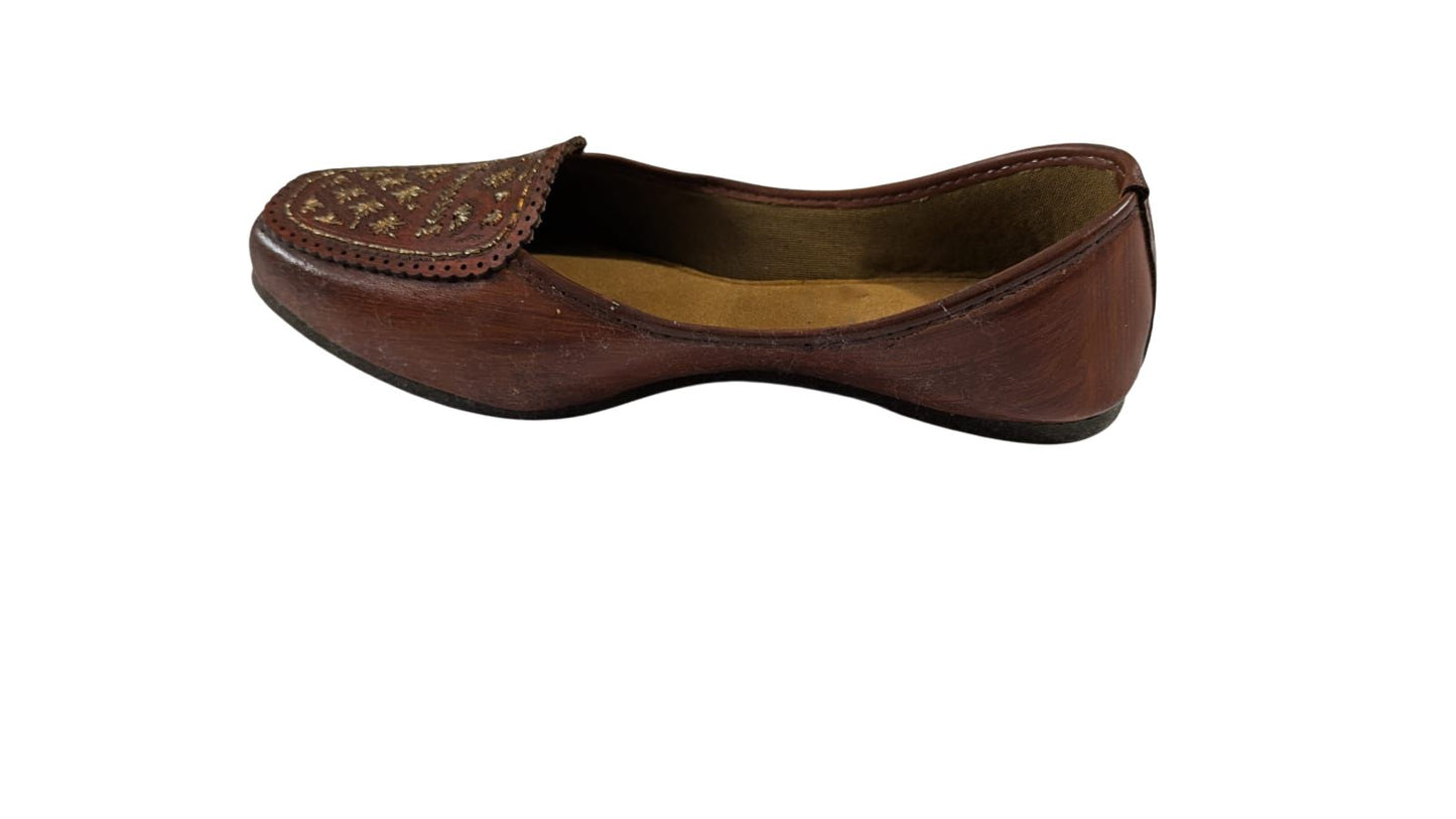 ZS Fashion Handcrafted Genuine Lea-k Ther Punjabi Jutti for Girls and Women – Brown Traditional Mojari with Embroidery, Ethnic Party