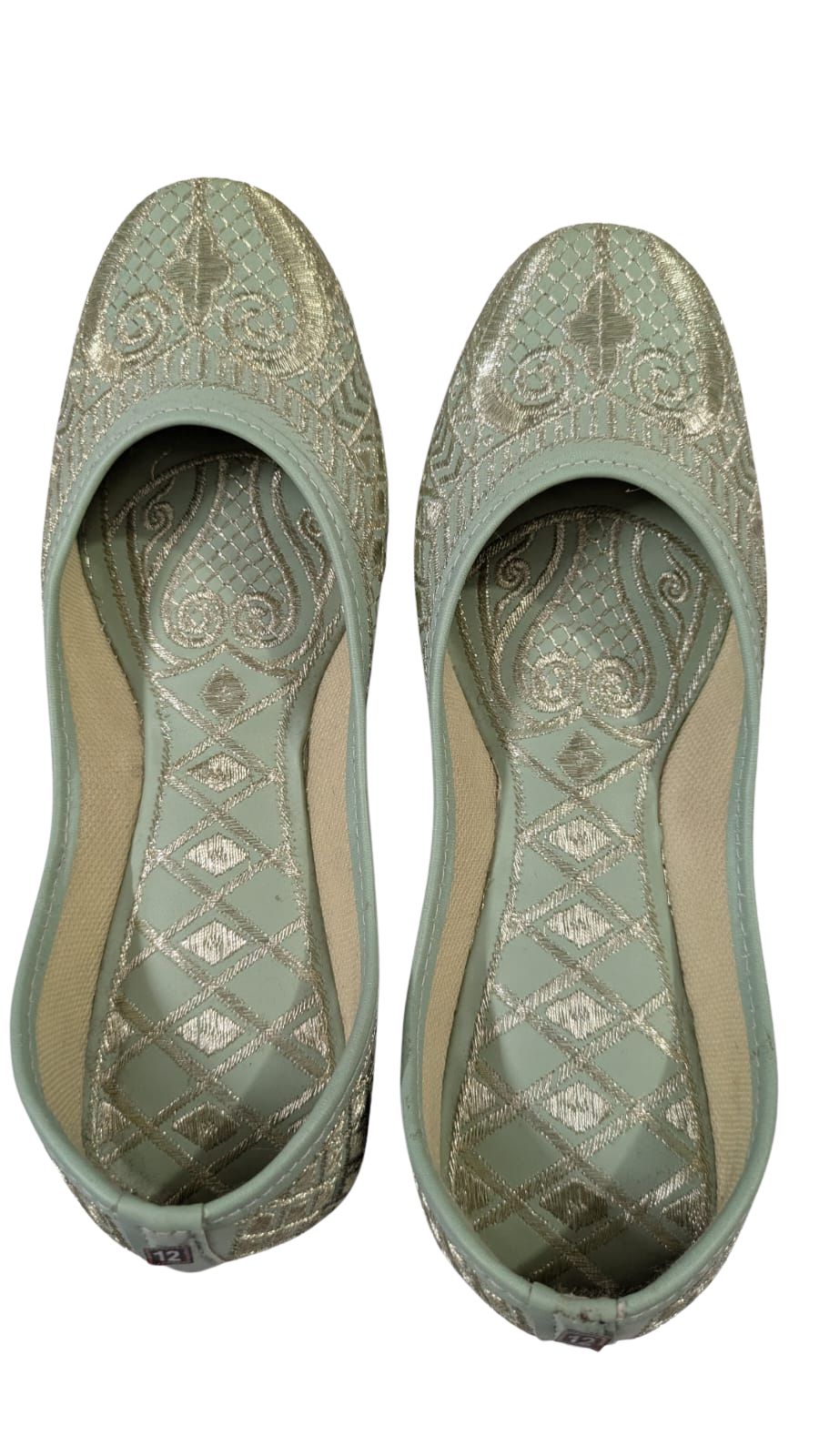ZS Fashion Women’s Traditional Ethnic Jutti – Handcrafted Embroidered Mojari Flats in Pastel Green & Gold