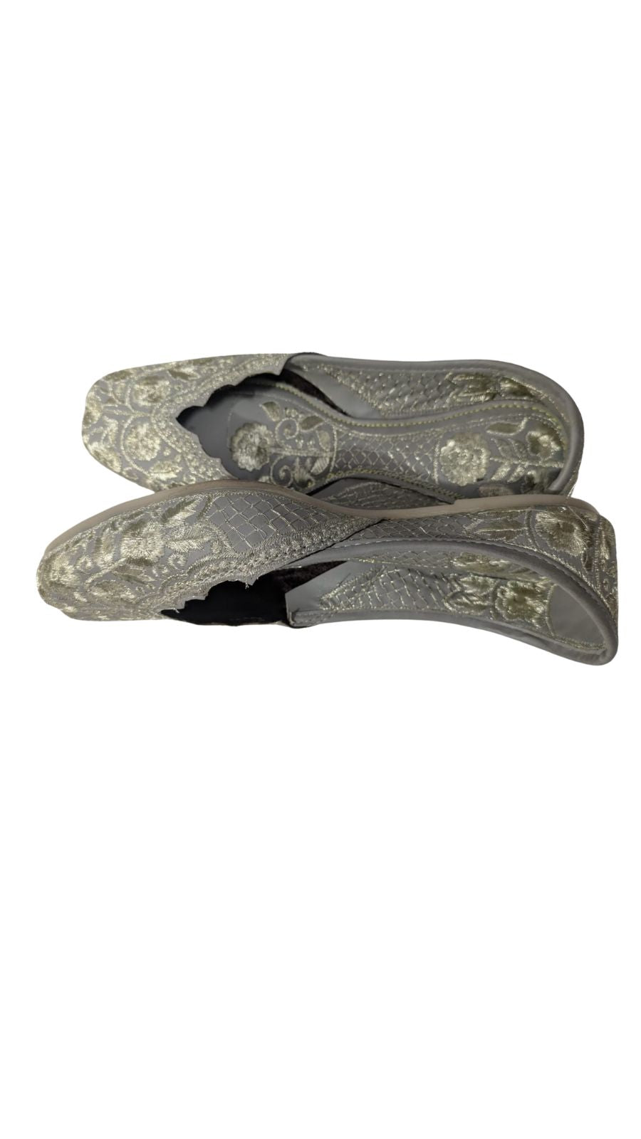 ZS Fashion Women's Traditional Punjabi Jutti – Handcrafted Embroidered Ethnic Footwear Golden Floral Design Comfortable Casual
