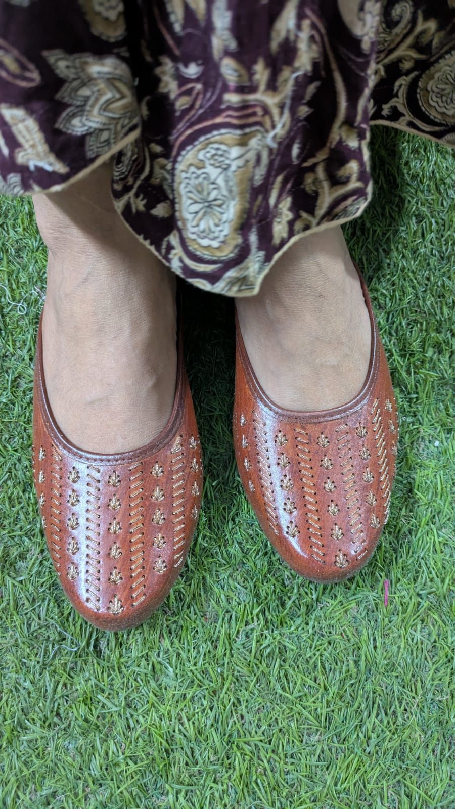 ZS Fashion Handcrafted Brown Leather Ethnic Mojari Jutti for Women | Traditional Slip-On Casual Footwear with Embroidered Design