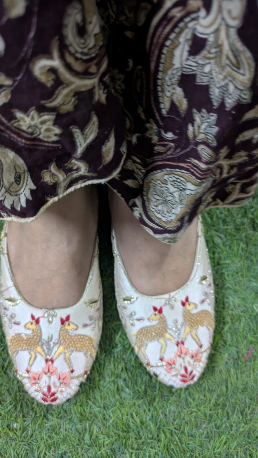 ZS Fashion Women’s Handcrafted Embroidered Jutti | Traditional Ethnic Footwear | Comfortable Flat Slip-On Mojari for Casual