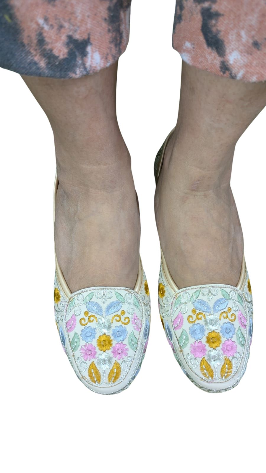 Women’s Floral Embroidered Ballet Flats show in lags from front side - ZS Fashion