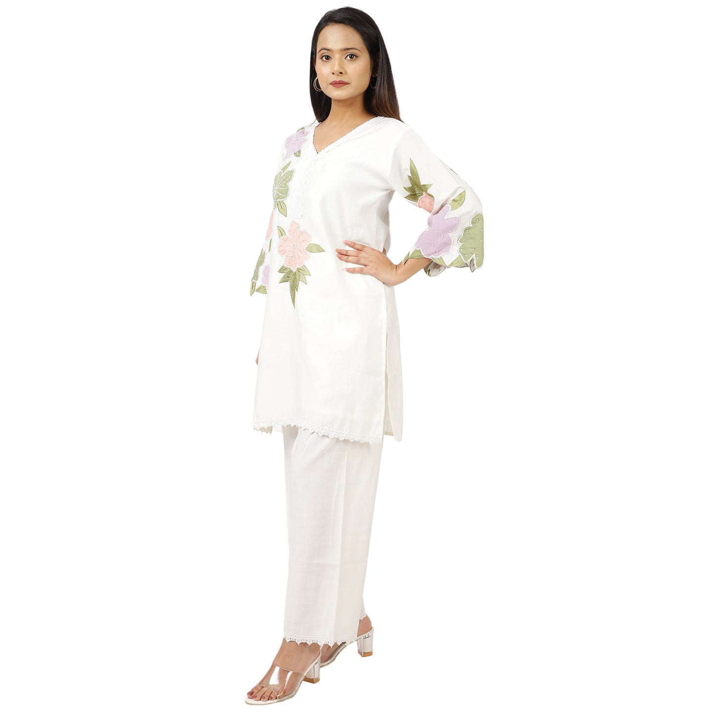 Elegant V-neck 3/4 sleeve white kurta set