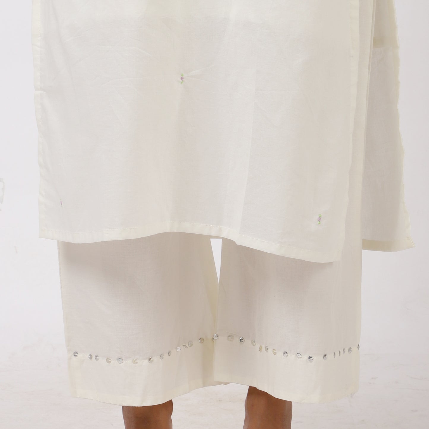 ZS Fashion White Cotton Kurta Set with Floral Embroidery, 3/4 Sleeves, Mandarin Collar, Straight Cut
