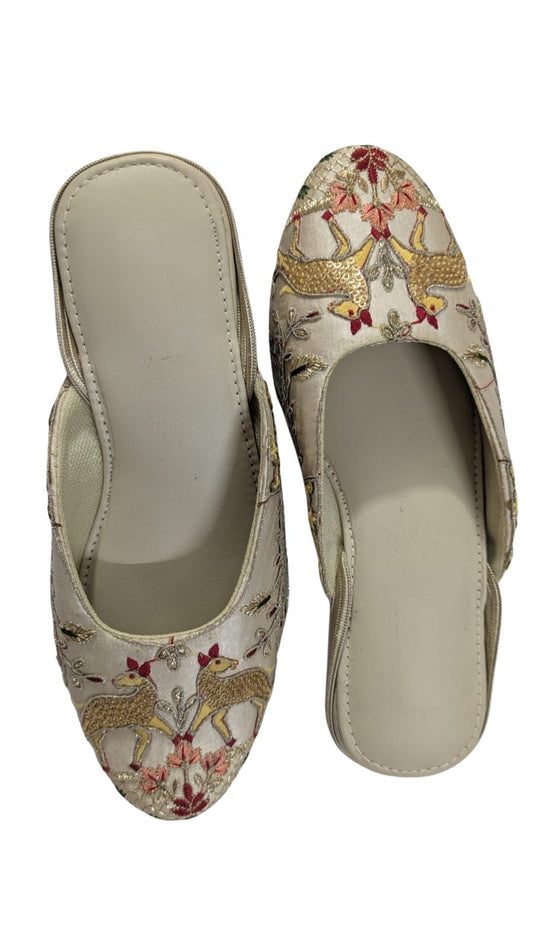 ZS Fashion Women’s Handcrafted Embroidered Jutti | Traditional Ethnic Footwear | Comfortable Flat Slip-On Mojari for Casual