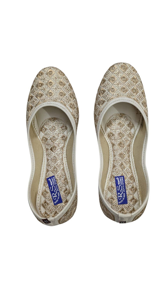 ZS Fashion Women's Traditional Embroidered Ballet Flats, Diamond Pattern, Cream and Gold, Slip-On Style